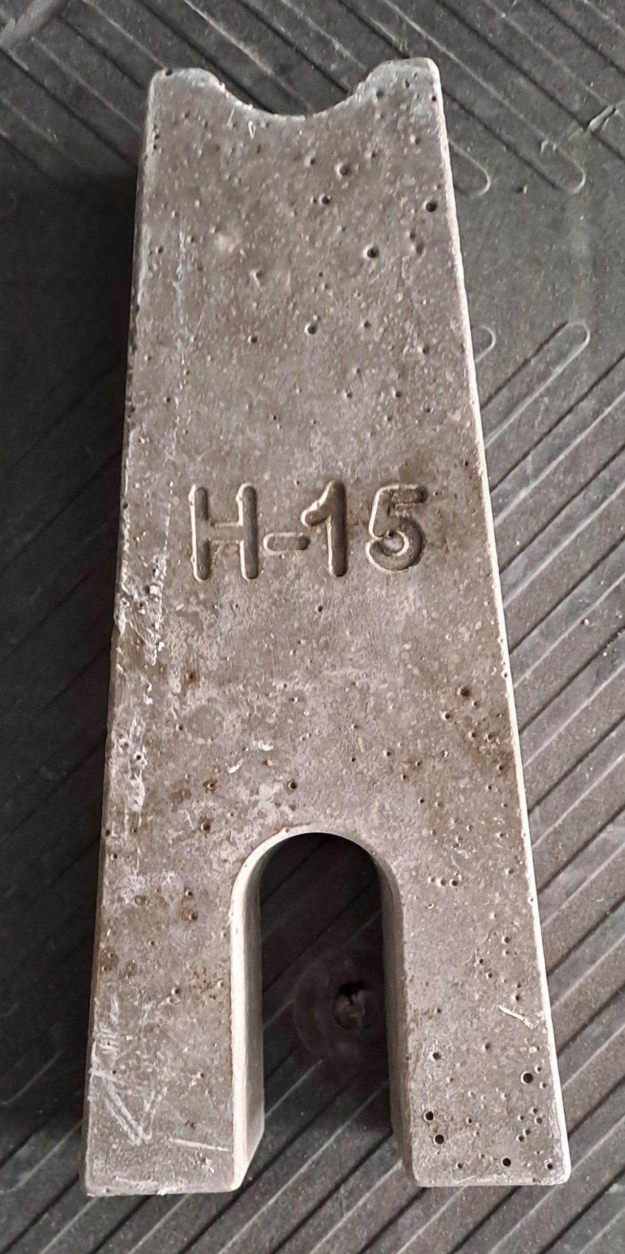 CON KÊ BÊ TÔNG H15 [ 150MM ] - 21 VIÊN / THÙNG - THÍCH HỢP KÊ THÉP LỚP 2 - SÀN 20CM