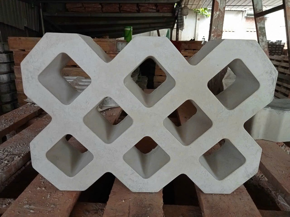 GẠCH TRỒNG CỎ 8 LỖ -KT : 400x270x80MM - 10KG/ VIÊN