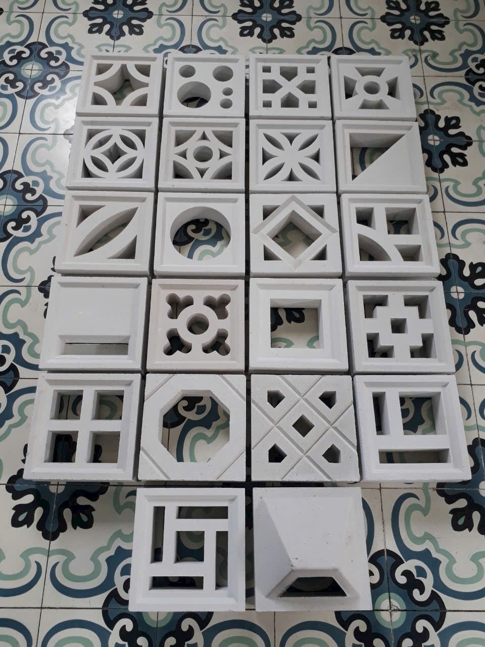 GẠCH BÔNG GIÓ MỸ THUẬT  - KT : 19x19x6.5 [CM ] - Màu : Trắng